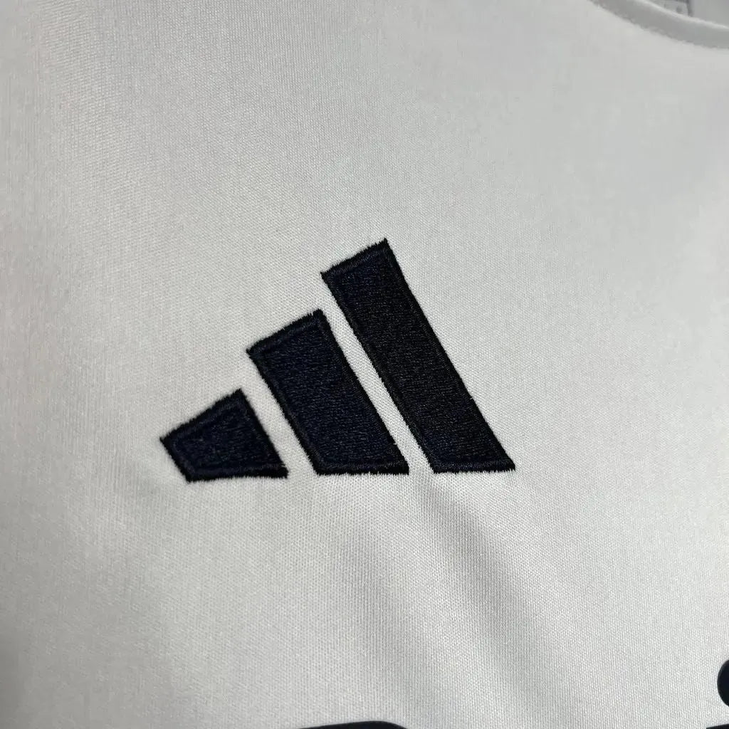 "Camisa Real Madrid Treino 24/25 - Torcedor Masculina Branca e Laranja - Netmantos"
