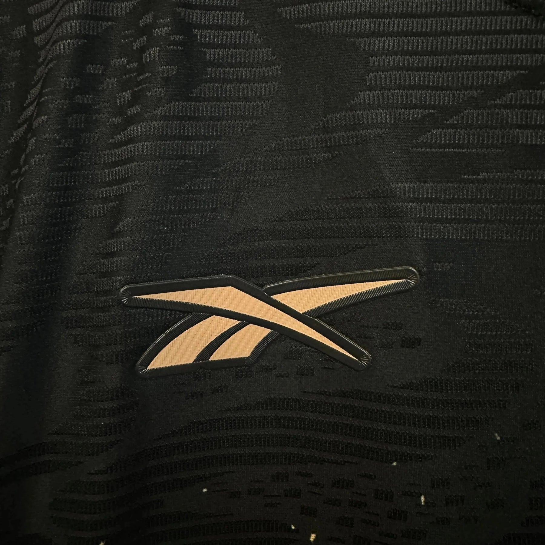 "Camisa Bota Fogo Away 24/25 - Torcedor Masculina Preta e Dourada + Patrocínios - Netmantos"