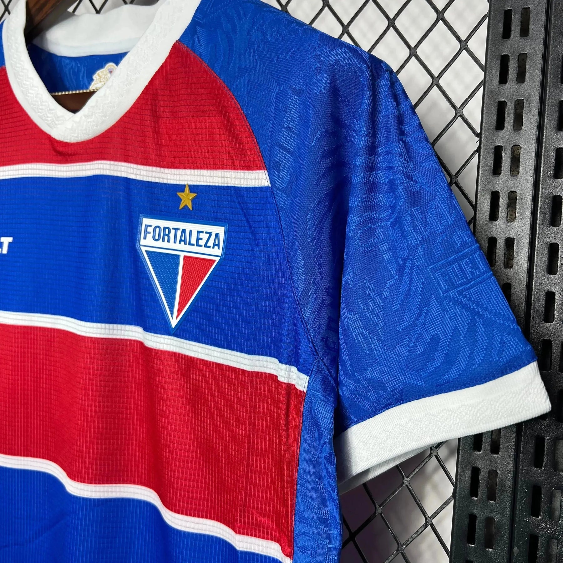"Camisa Fortaleza Home 24/25 - Torcedor Masculina Vermelha e Azul - Netmantos"