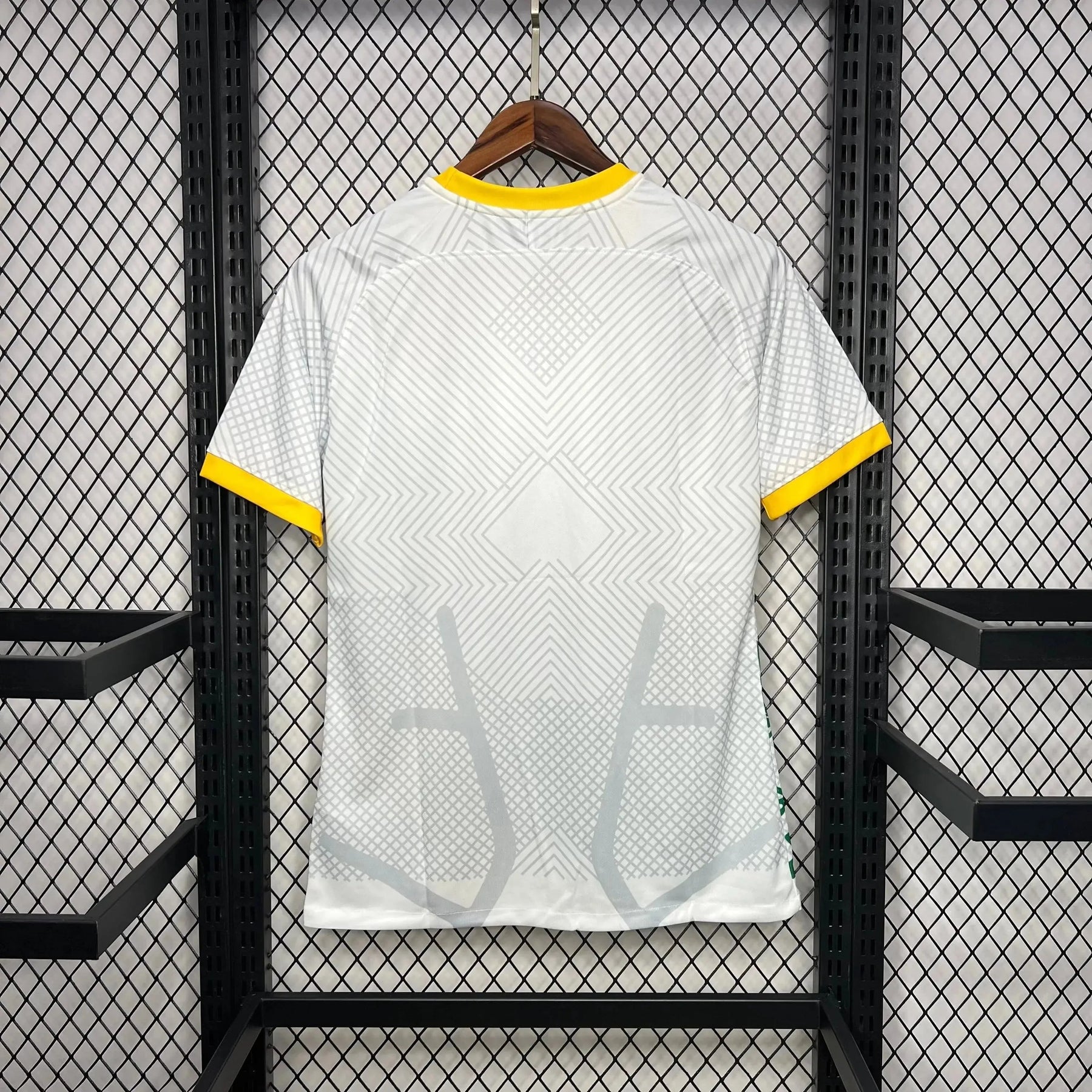 "Camisa Inter de Milão Edição Especial 24/25 - Torcedor Masculina Dragão Branca e Amarela - Netmantos"