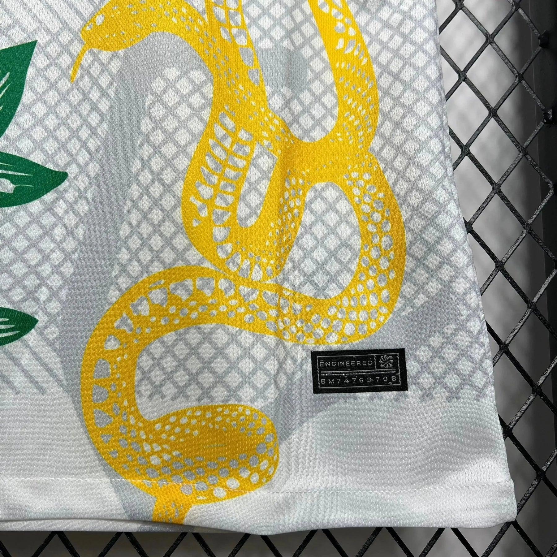 "Camisa Inter de Milão Edição Especial 24/25 - Torcedor Masculina Dragão Branca e Amarela - Netmantos"