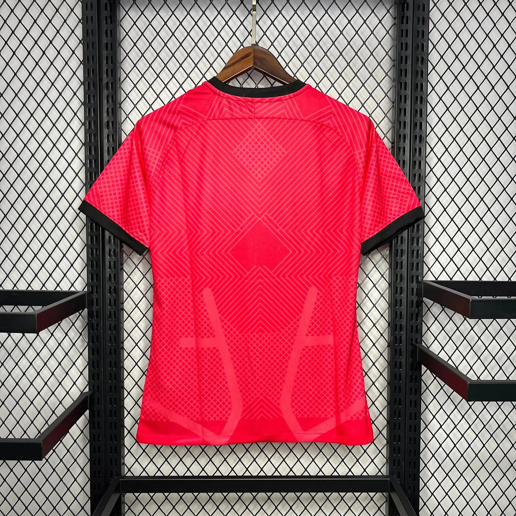 "Camisa Inter de Milão Edição Especial 24/25 - Torcedor Masculina Dragão Rosa/Vermelha - Netmantos"