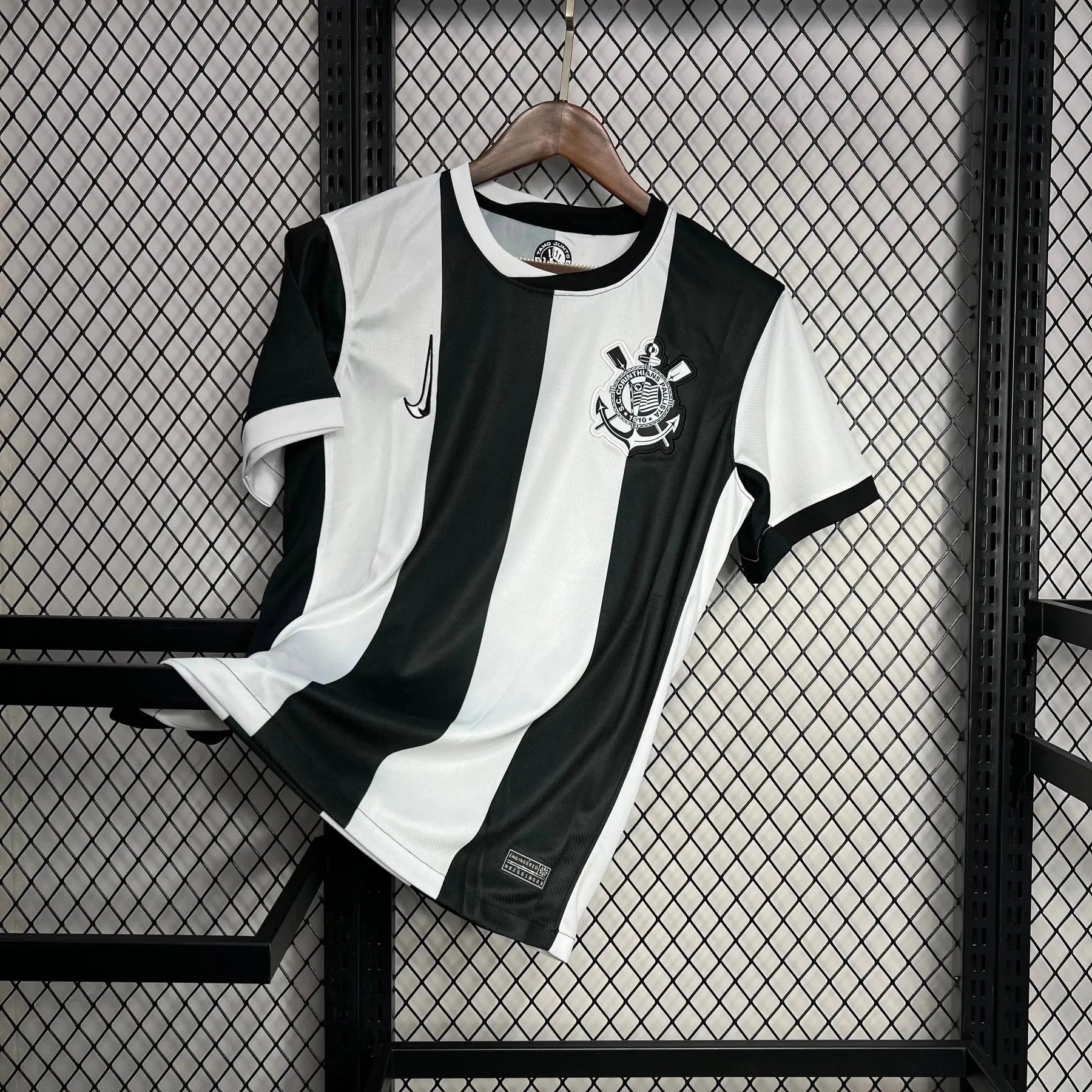 "Camisa Timão Third Away 24/25 - Torcedor Masculina Preta e Branca Listrada - Netmantos"