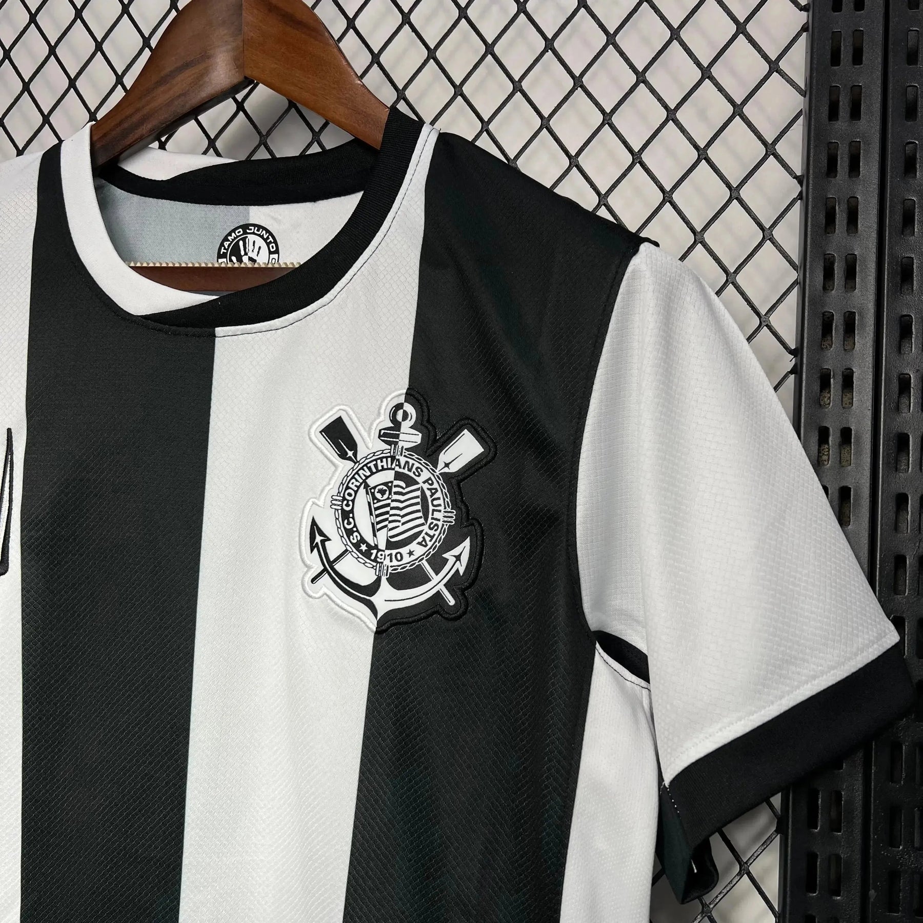 "Camisa Timão Third Away 24/25 - Torcedor Masculina Preta e Branca Listrada - Netmantos"