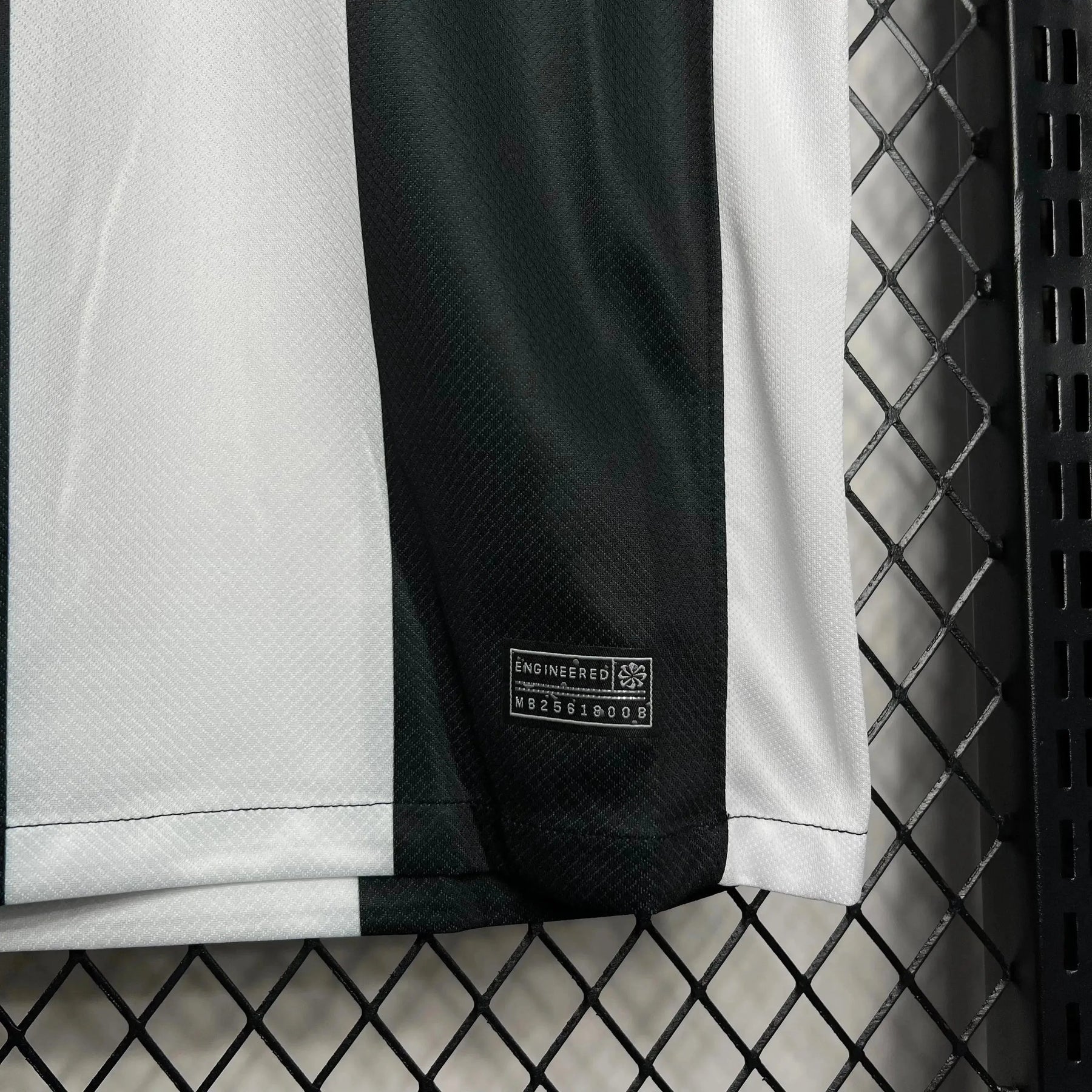 "Camisa Timão Third Away 24/25 - Torcedor Masculina Preta e Branca Listrada - Netmantos"