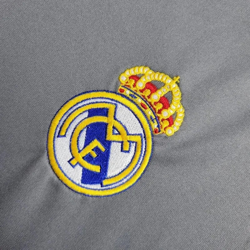 "Camisa Real Madrid Retrô Away II 2005/06 - Torcedor Masculina Cinza - Netmantos"