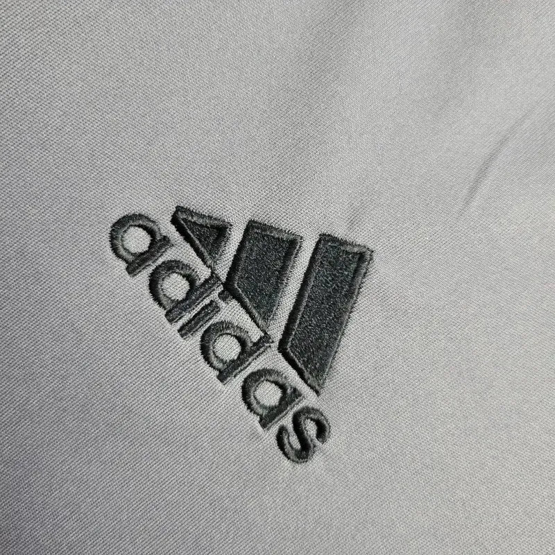 "Camisa Real Madrid Retrô Away II 2005/06 - Torcedor Masculina Cinza - Netmantos"