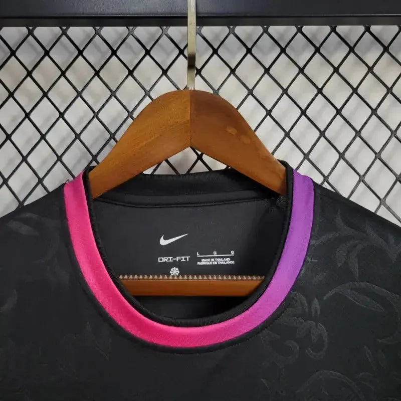 "Camisa PSG Edição Especial 24/25 - Torcedor Masculina Preta e Rosa - Netmantos"