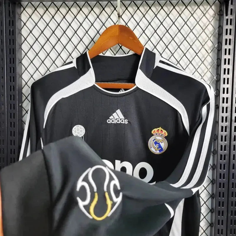 "Camisa Real Madrid Two Guest Retrô 2006/07 - Torcedor Masculina Preta Manga Longa - Netmantos"
