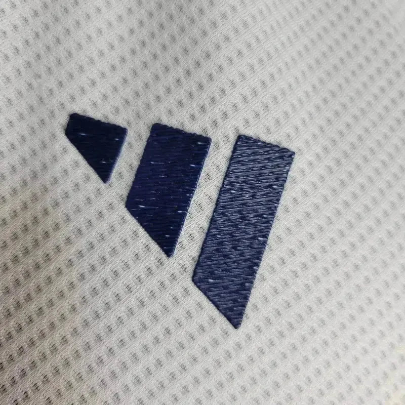 "Camisa Real Madrid Treino 24/25 - Jogador Masculina Branca e Azul - Netmantos"