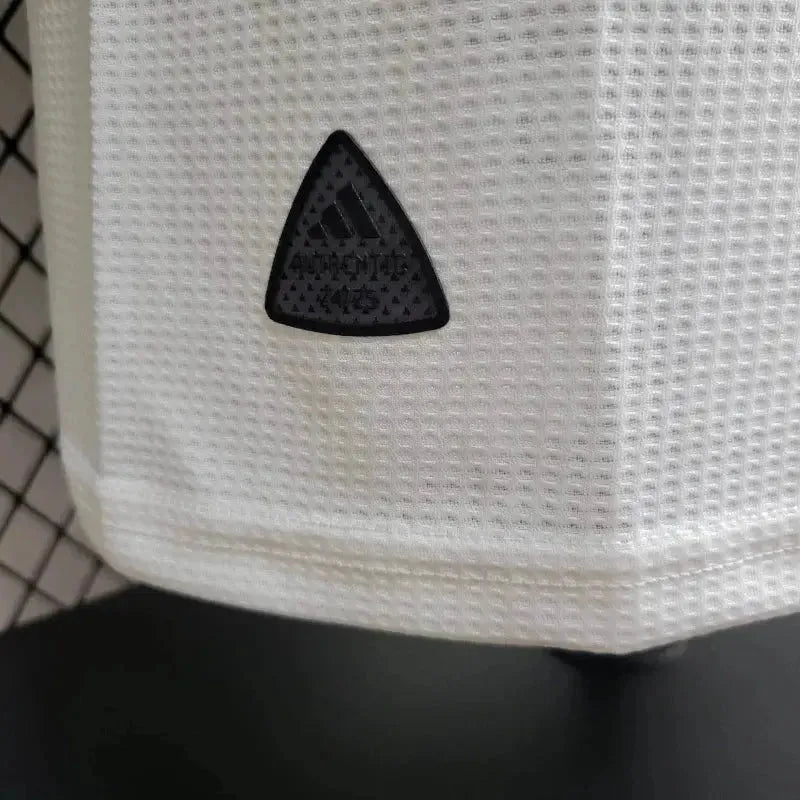 "Camisa Real Madrid Treino 24/25 - Jogador Masculina Branca e Azul - Netmantos"