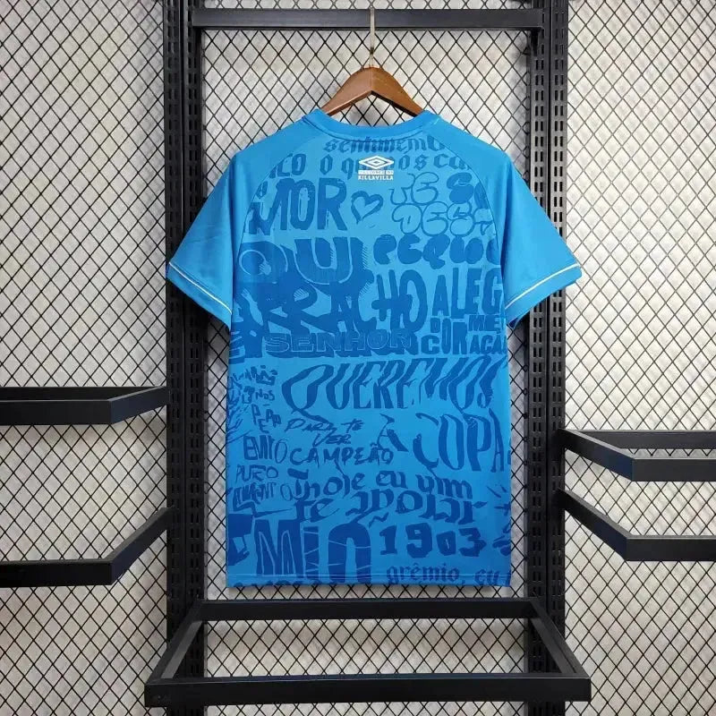 "Camisa Grêmio Treino 24/25 - Torcedor Masculina Azul - Grêmio, eu te dou a vida 1903 - Netmantos"