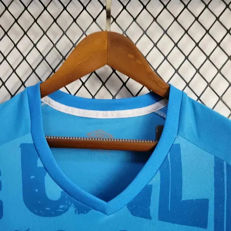 "Camisa Grêmio Treino 24/25 - Torcedor Masculina Azul - Grêmio, eu te dou a vida 1903 - Netmantos"