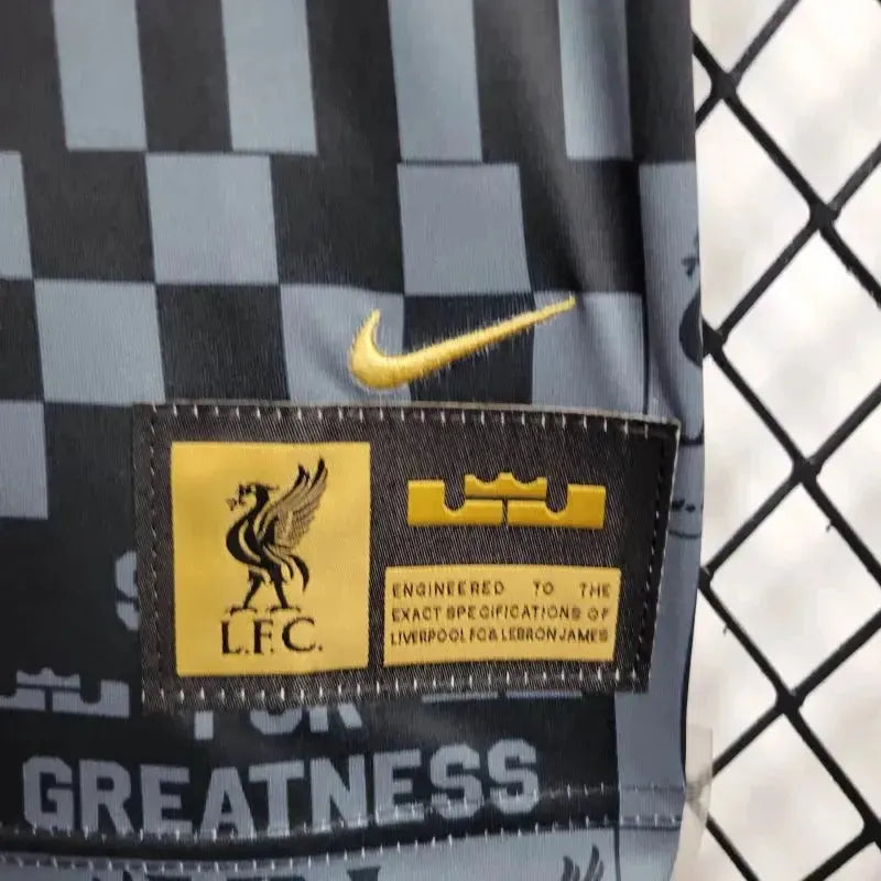 "Camisa Liverpool x Lebron James 24/25 - Torcedor Infantil Preta e Dourada - Netmantos"