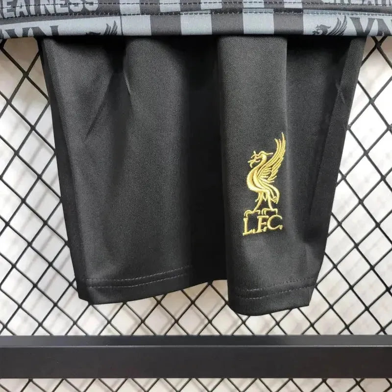 "Camisa Liverpool x Lebron James 24/25 - Torcedor Infantil Preta e Dourada - Netmantos"