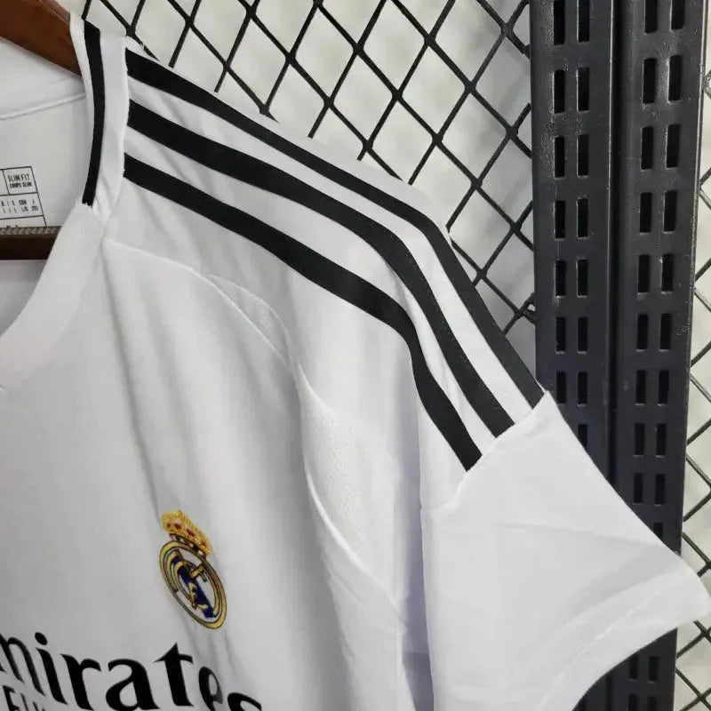 "Camisa Real Madrid Home 24/25 - Torcedor Masculina Branca + Todos os Patches - Netmantos"