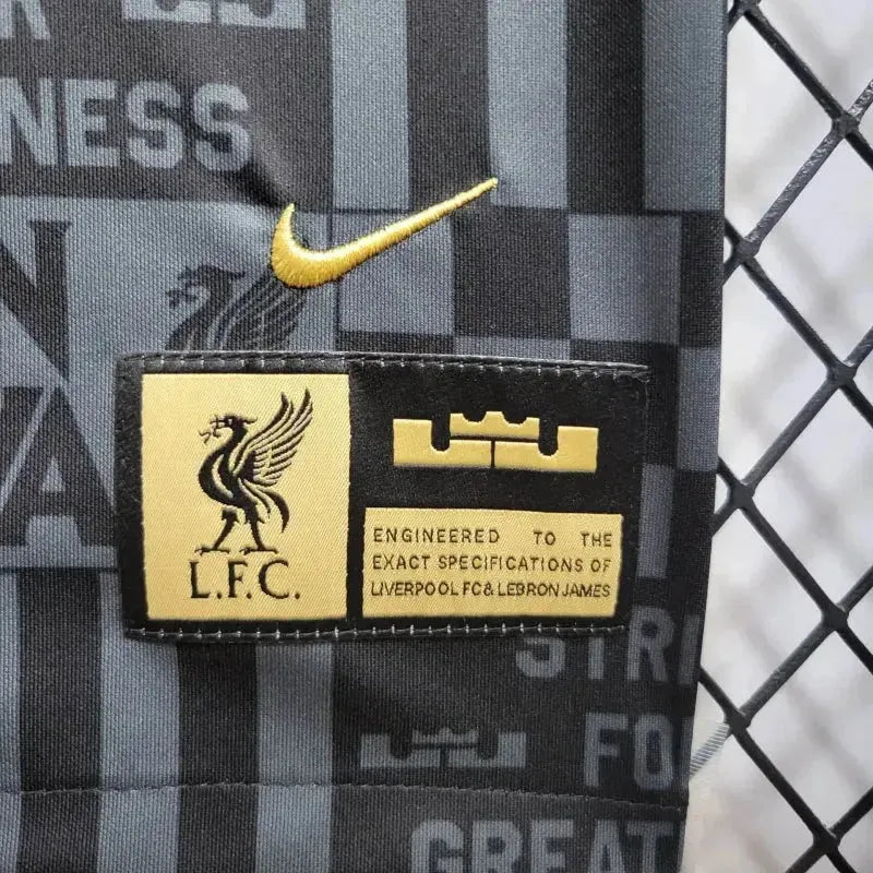 "Camisa Liverpool x Lebron James 24/25 - Torcedor Masculina Preta e Dourada - Netmantos"