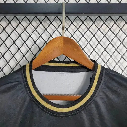 "Camisa Flamengo 23/24 - Torcedor Masculina Preta e Dourada - Netmantos"