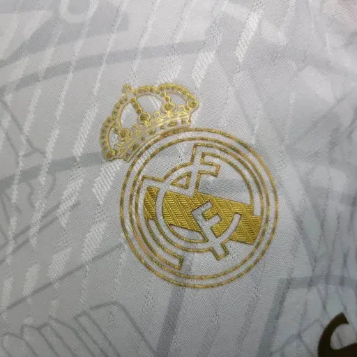 "Camisa Real Madrid Edição Especial 23/24 - Jogador Masculina Branca e Dourada - Netmantos"