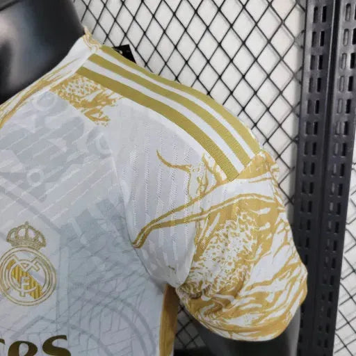 "Camisa Real Madrid Edição Especial 23/24 - Jogador Masculina Branca e Dourada - Netmantos"