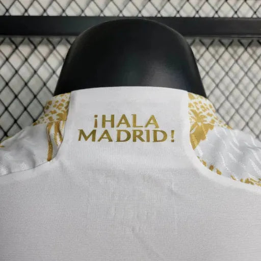 "Camisa Real Madrid Edição Especial 23/24 - Jogador Masculina Branca e Dourada - Netmantos"