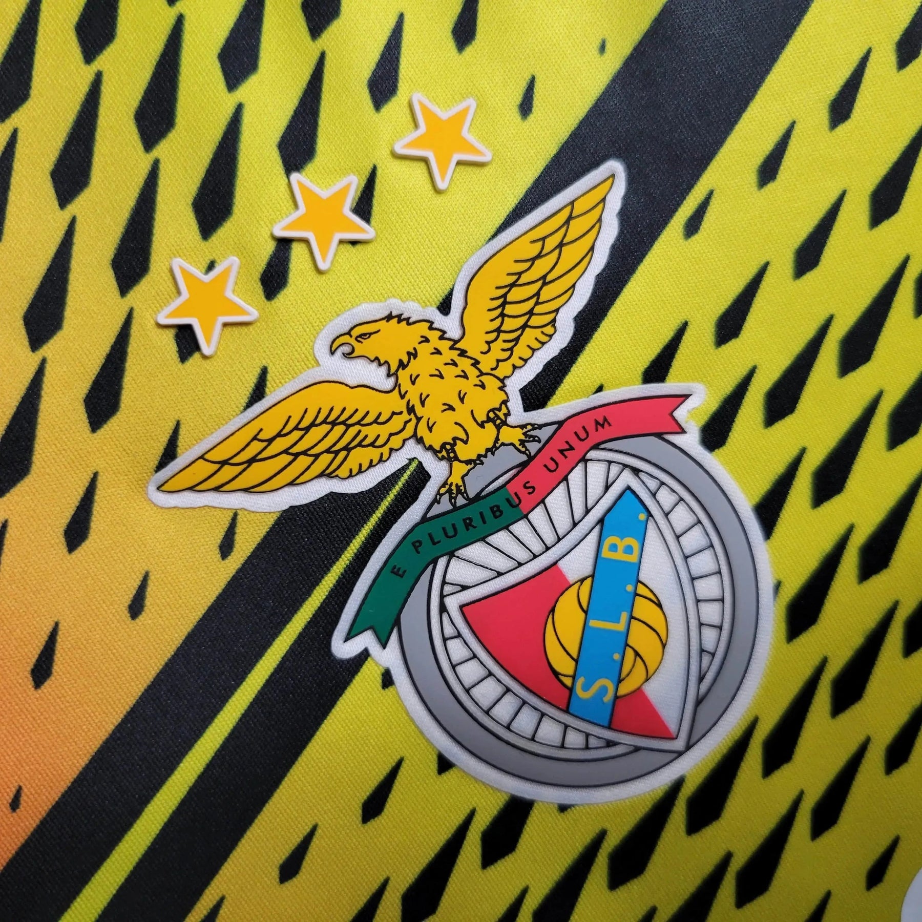 "Camisa Benfica Treino 23/24 - Torcedor Masculina Amarela e Preta - Netmantos"