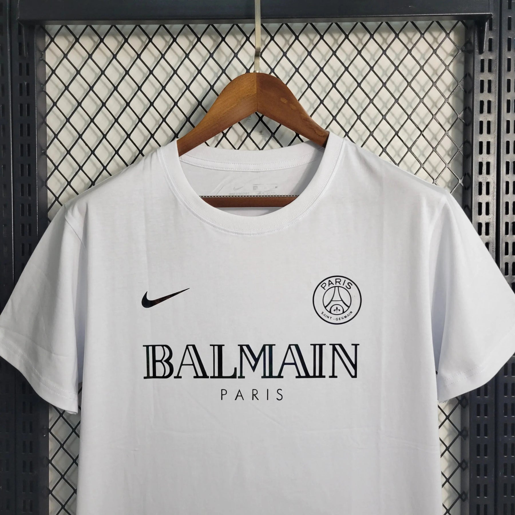 "Camisa PSG Refletiva 23/24 - Torcedor Masculina BALMAIN Branca - Netmantos"