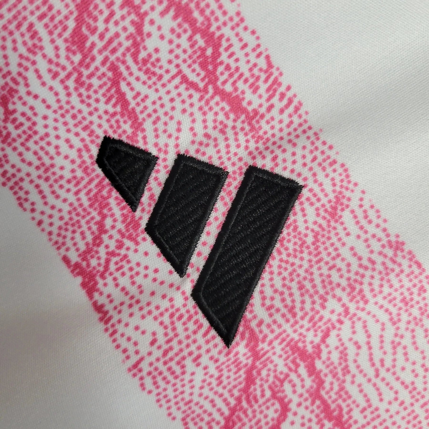"Camisa Juventus Away 23/24 - Torcedor Masculina Branca e Rosa - Netmantos"