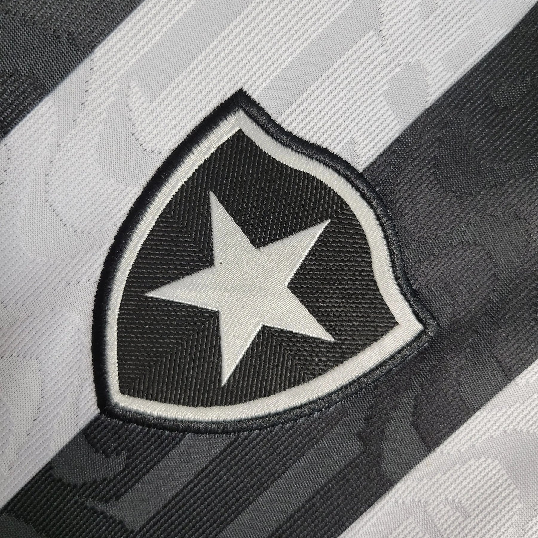 "Camisa Bota Fogo Home 23/24 - Torcedor Feminina Preta e Branca - Netmantos"