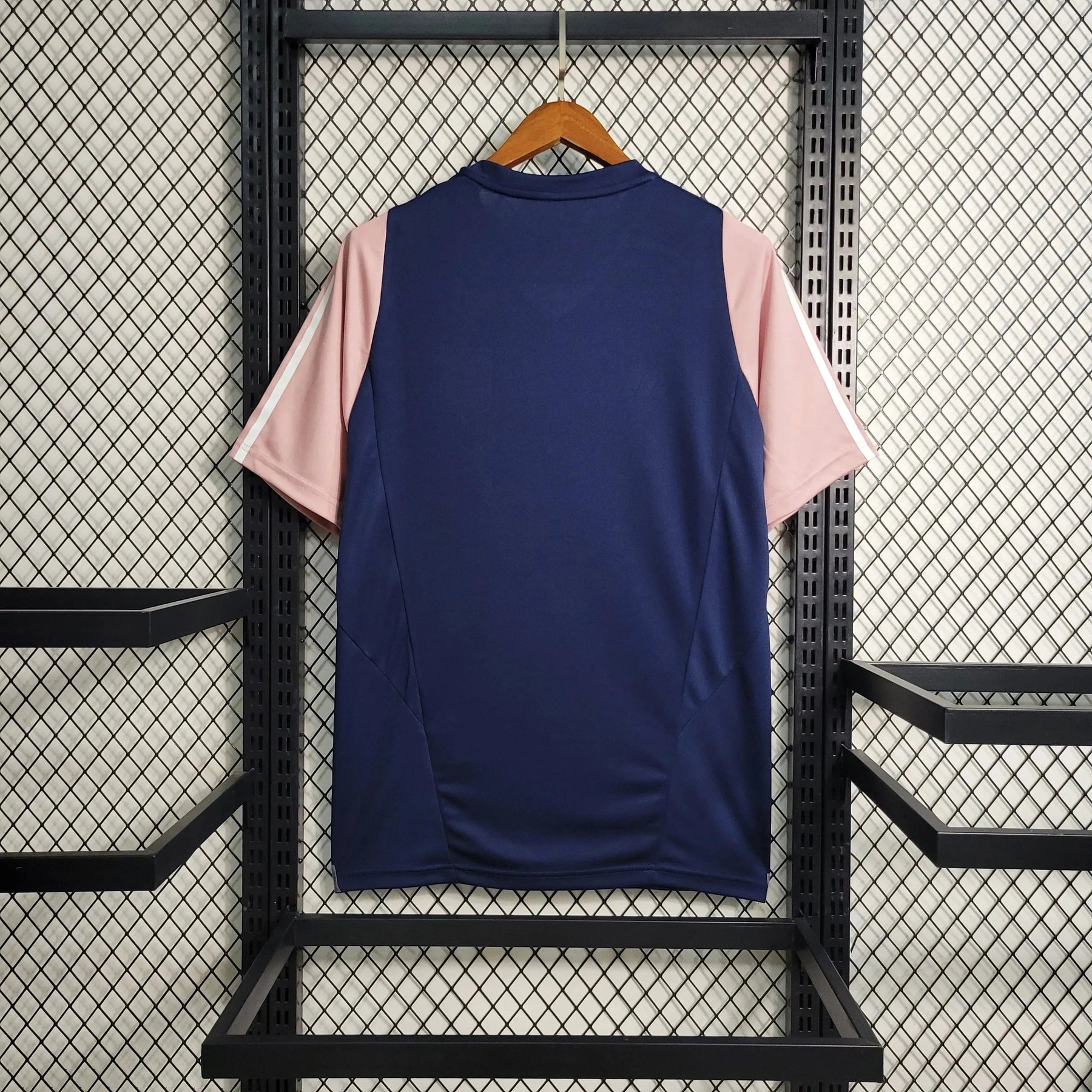 "Camisa Lyon Treino 23/24 - Torcedor Masculina Azul e Rosa - Netmantos"