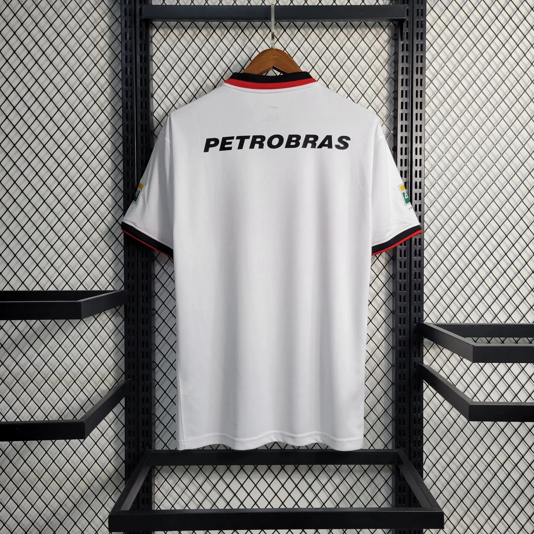 "Camisa Flamengo Retrô Away 2001 - Torcedor Masculina Branca LUBRAX - Netmantos"