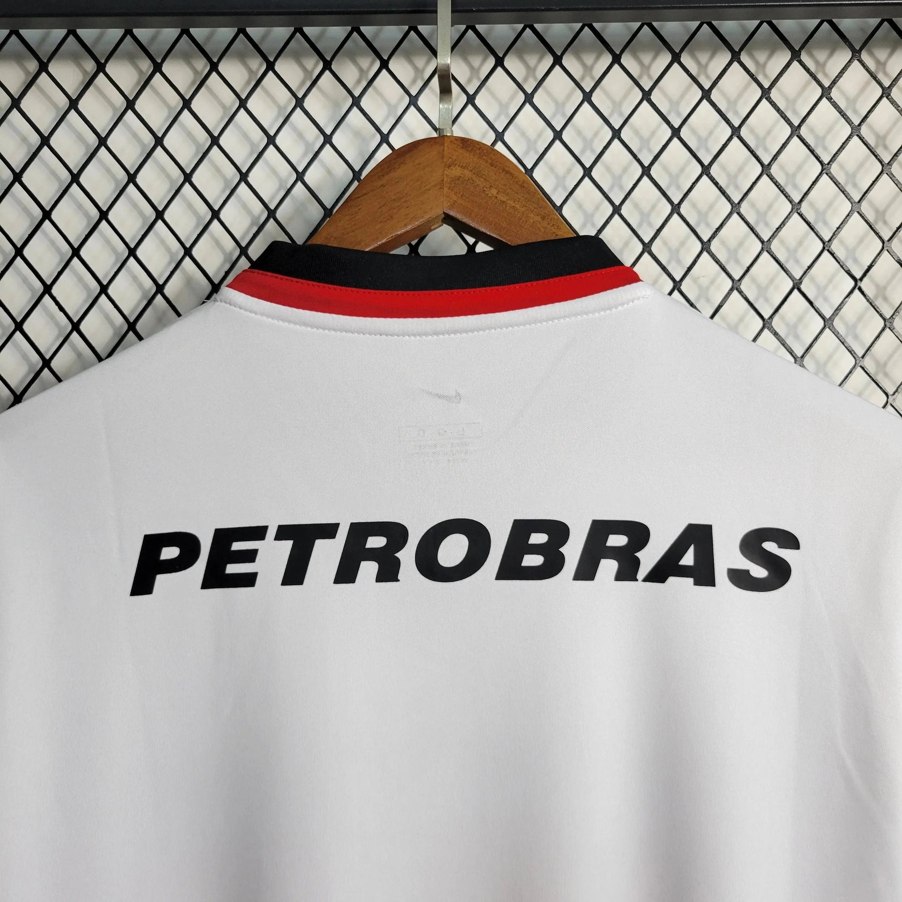 "Camisa Flamengo Retrô Away 2001 - Torcedor Masculina Branca LUBRAX - Netmantos"