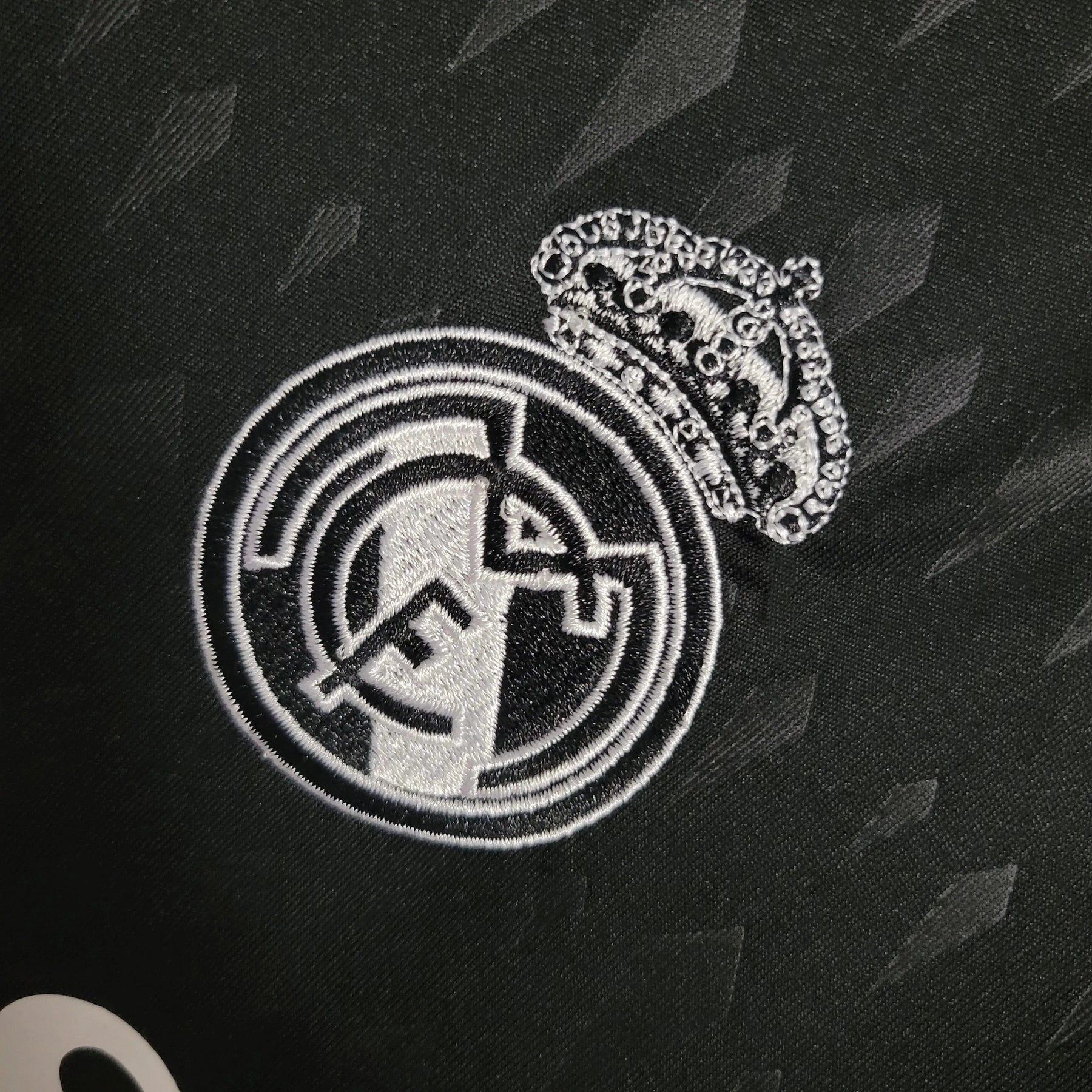 "Camisa Real Madrid Goleiro 23/24 - Torcedor Masculina Preta - Netmantos"