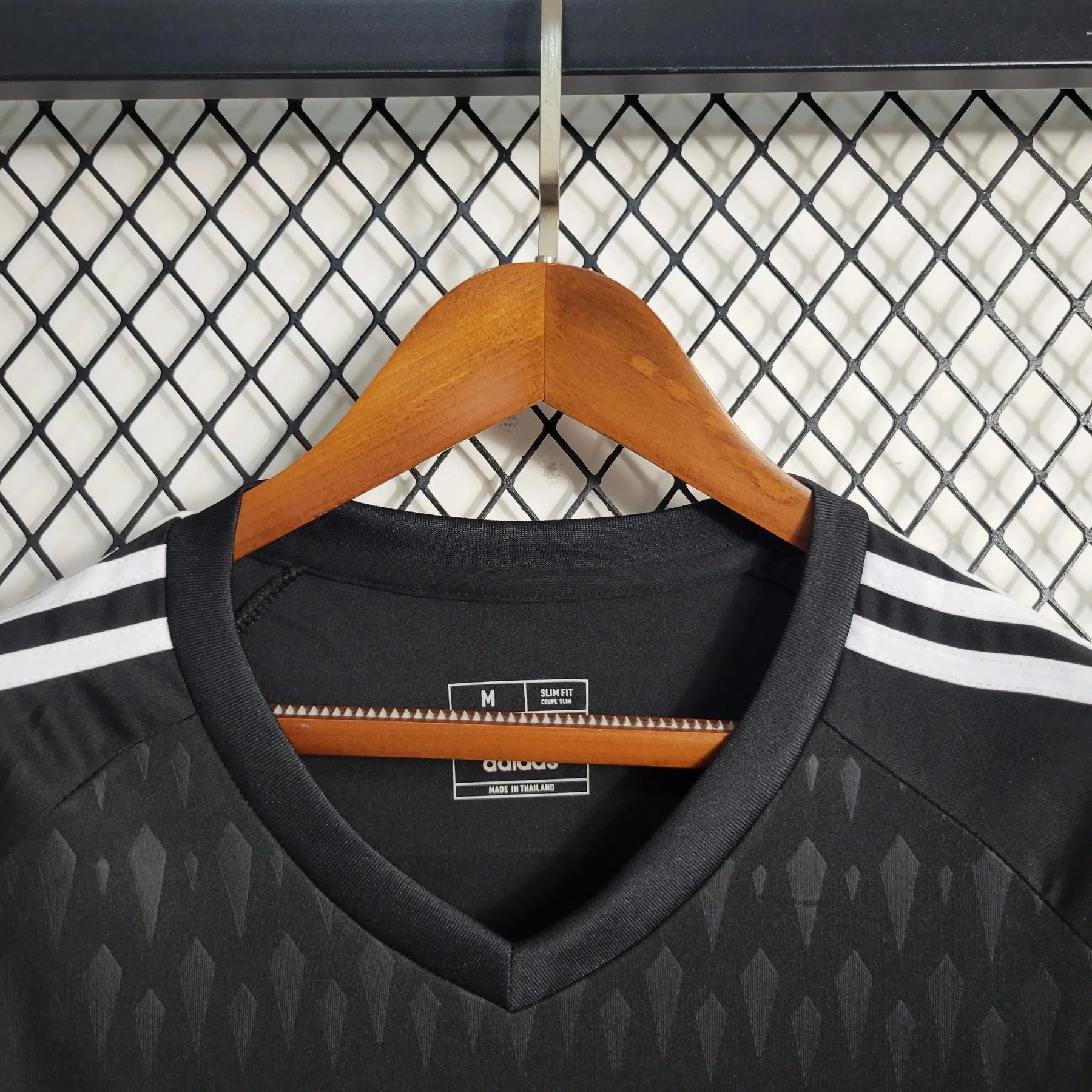 "Camisa Real Madrid Goleiro 23/24 - Torcedor Masculina Preta - Netmantos"