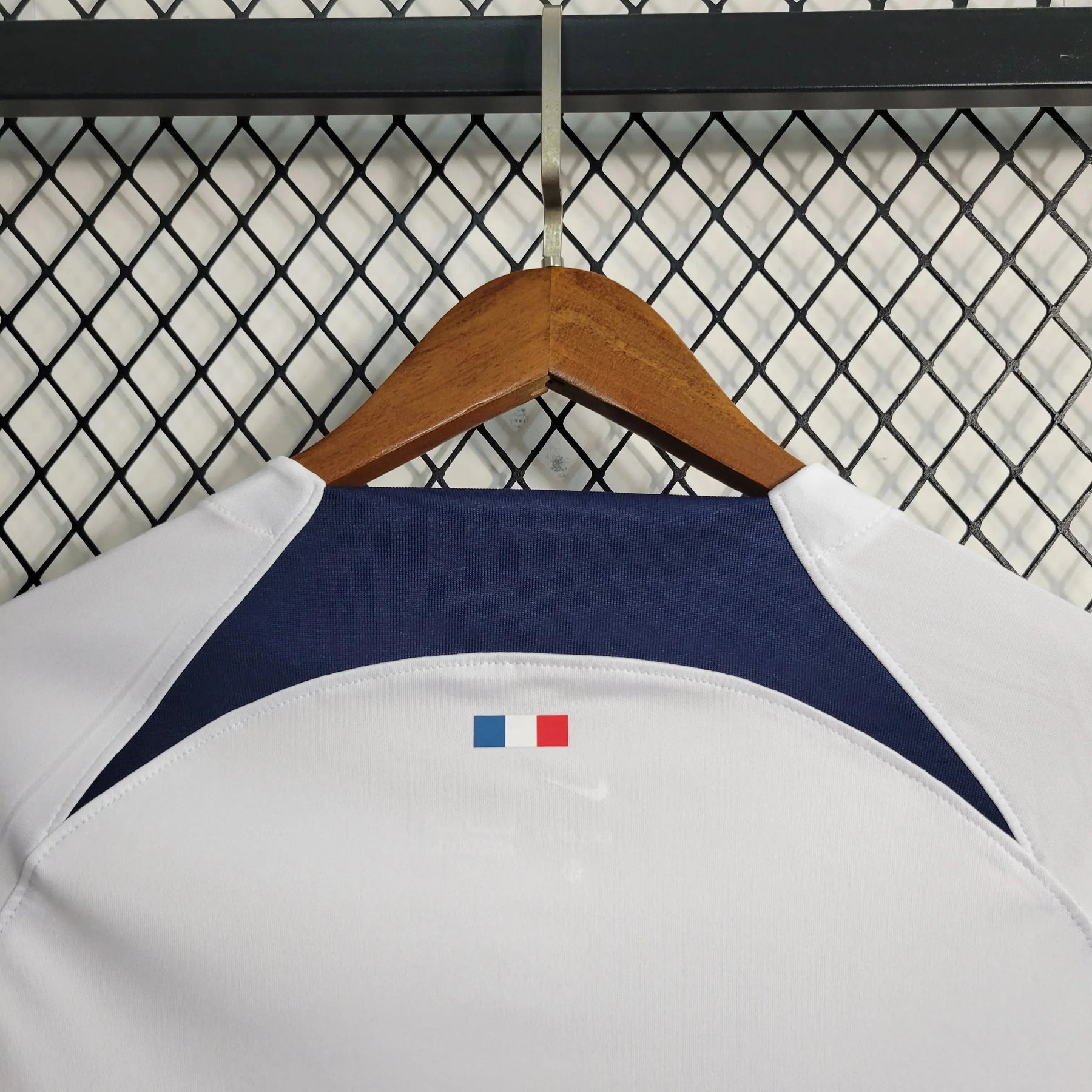 "Camisa PSG Away 23/24 - Torcedor Masculina Branca - Netmantos"