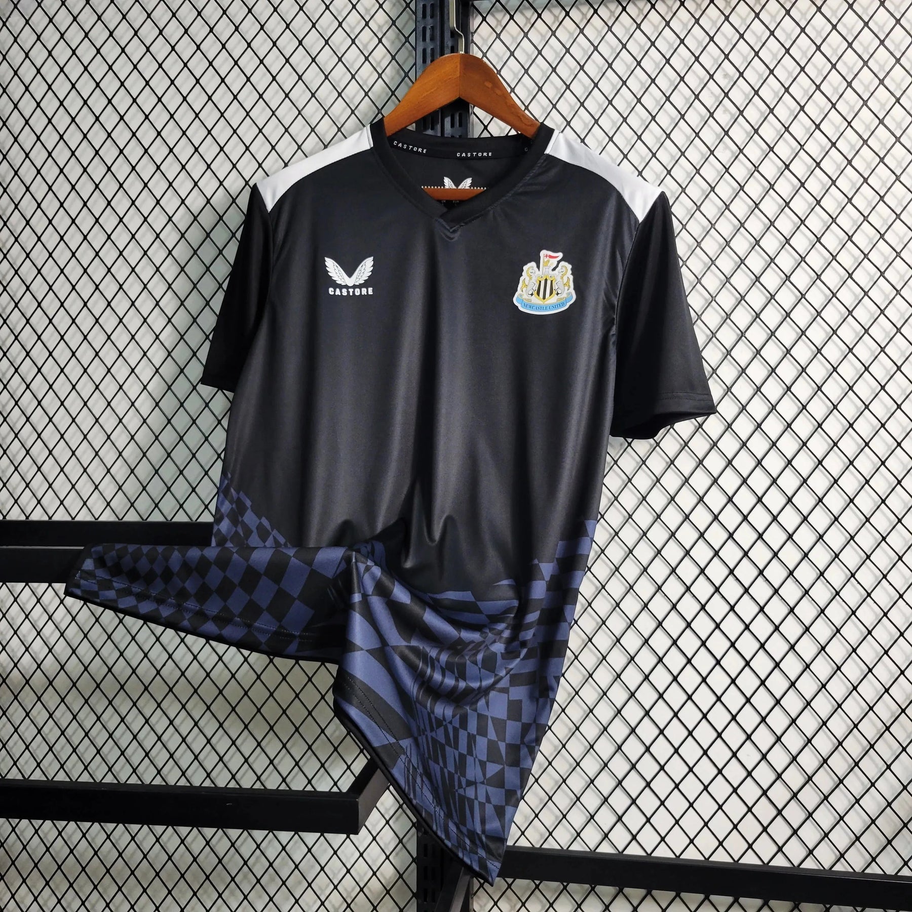 "Camisa Newcastle United Treino 23/24 - Torcedor Masculina Preta - Netmantos"