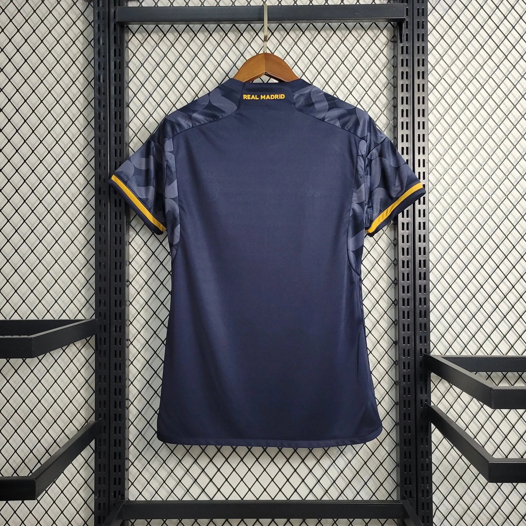 "Camisa Real Madrid Away 23/24 - Torcedor Feminina Preta - Netmantos"