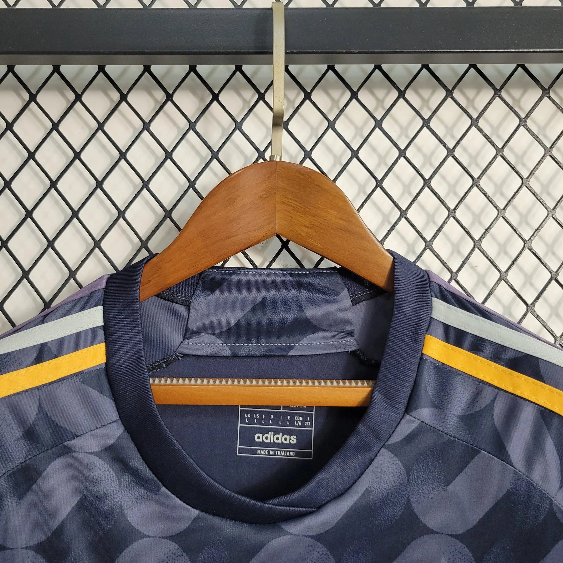 "Camisa Real Madrid Away 23/24 - Torcedor Feminina Preta - Netmantos"