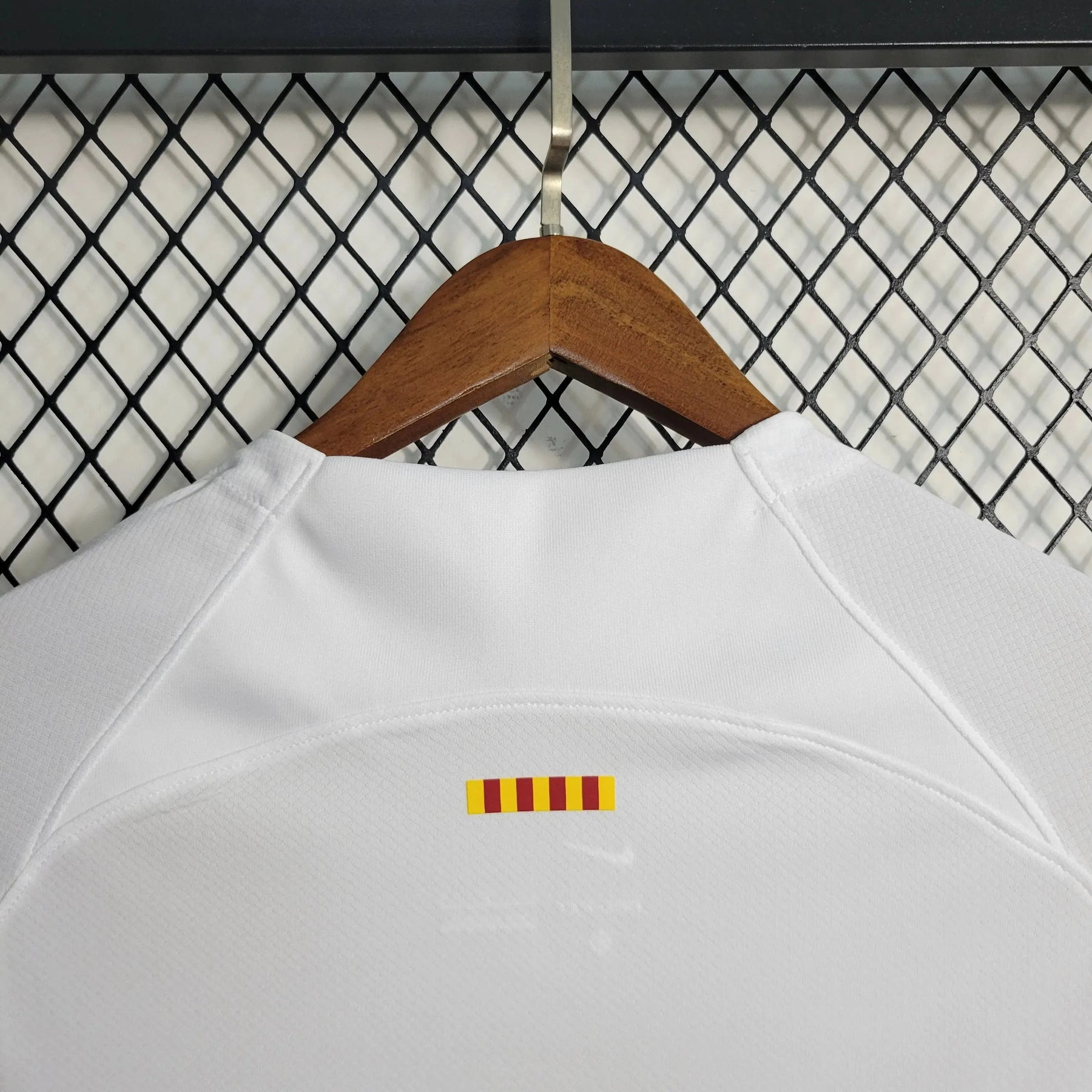 "Camisa Barcelona Away 23/24 - Torcedor Masculina Branca - Netmantos"