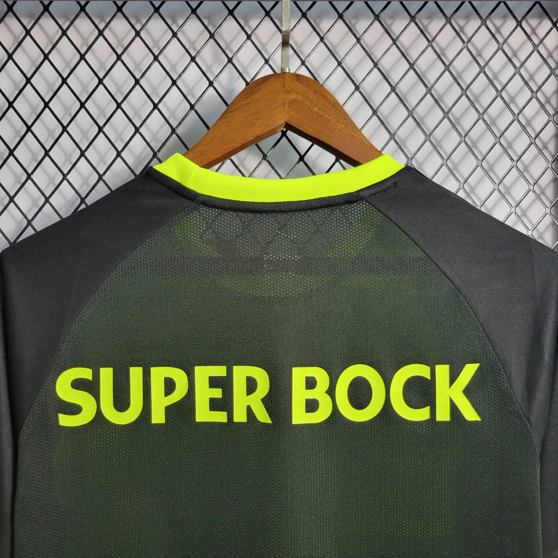 "Camisa Sporting Away 22/23 - Torcedor Masculina Preta e Verde - Netmantos"