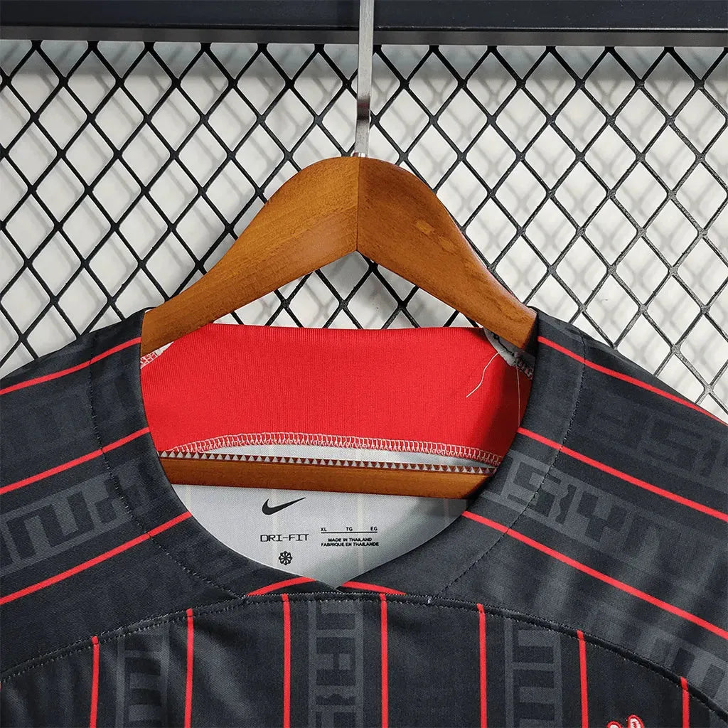 "Camisa Liverpool x Lebron James 23/24 - Torcedor Masculina - Netmantos"