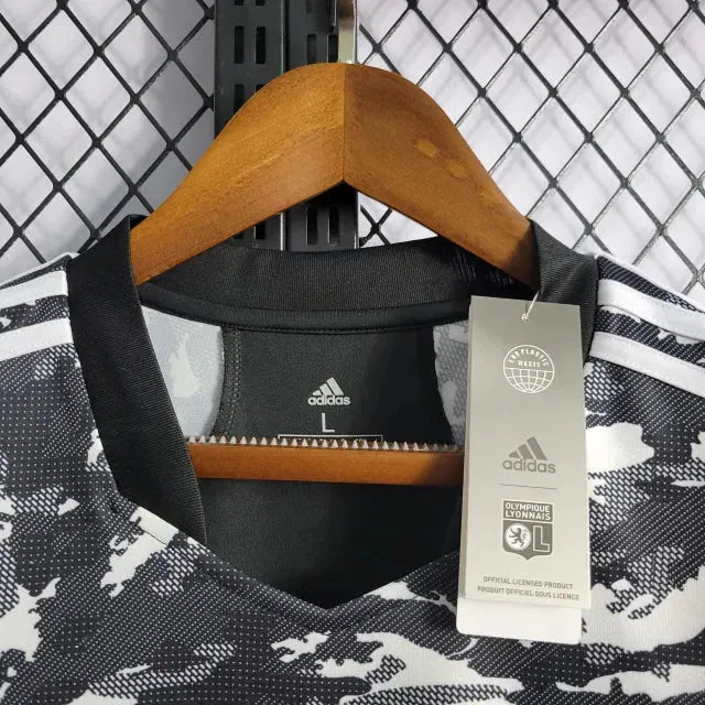 "Camisa Lyon Away 22/23 - Torcedor Masculina Preta e Branca - Netmantos"