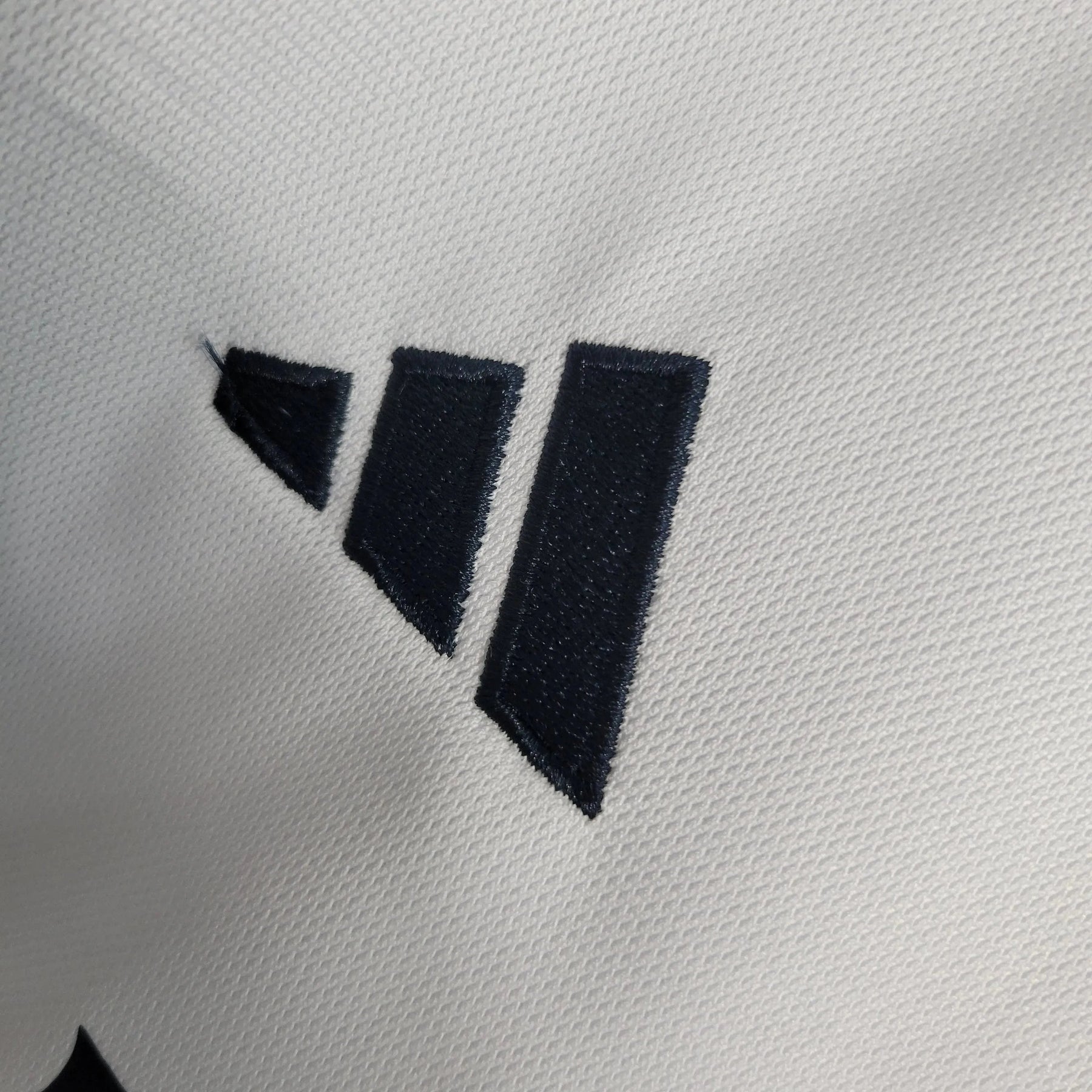 "Camisa Real Madrid Home 23/24 - Torcedor Feminina - Netmantos"
