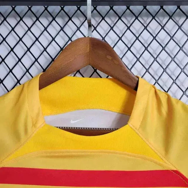 "Camisa Barcelona IV Away 23/24 - Torcedor Masculina Amarela - Netmantos"