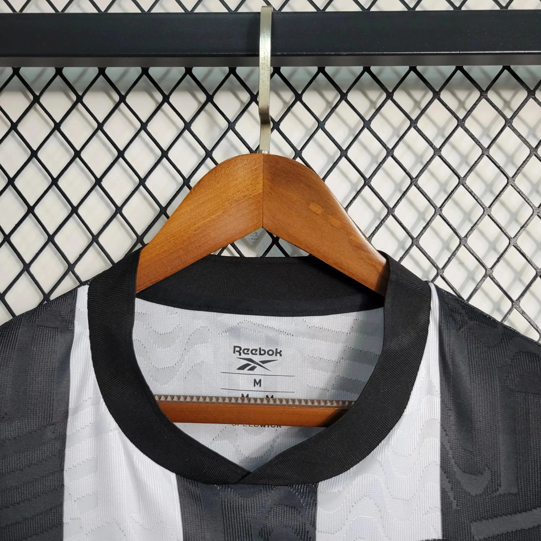 "Camisa Bota Fogo Home 23/24 - Torcedor Masculina Preta e Branca - Netmantos"