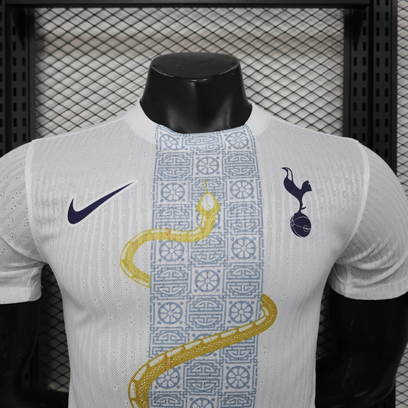 "Camisa Tottenham Cobra Dourada 25/26 - Jogador Masculina Branca - Netmantos"