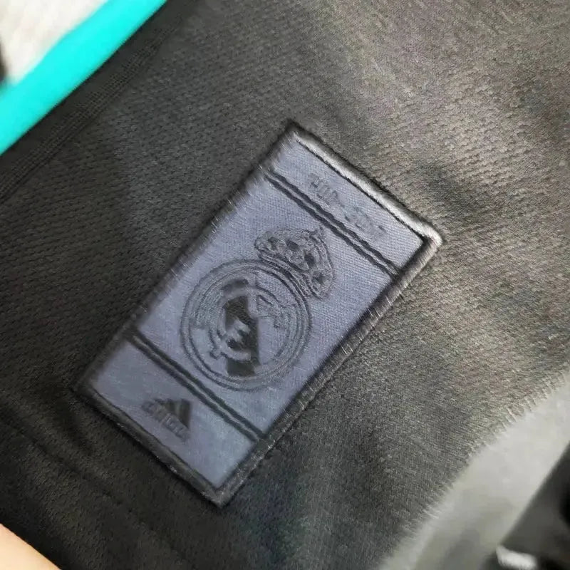 Camisa Real Madrid Away Retrô 2017/18 - Torcedor Masculina Preta e Azul Manga Longa - Netmantos