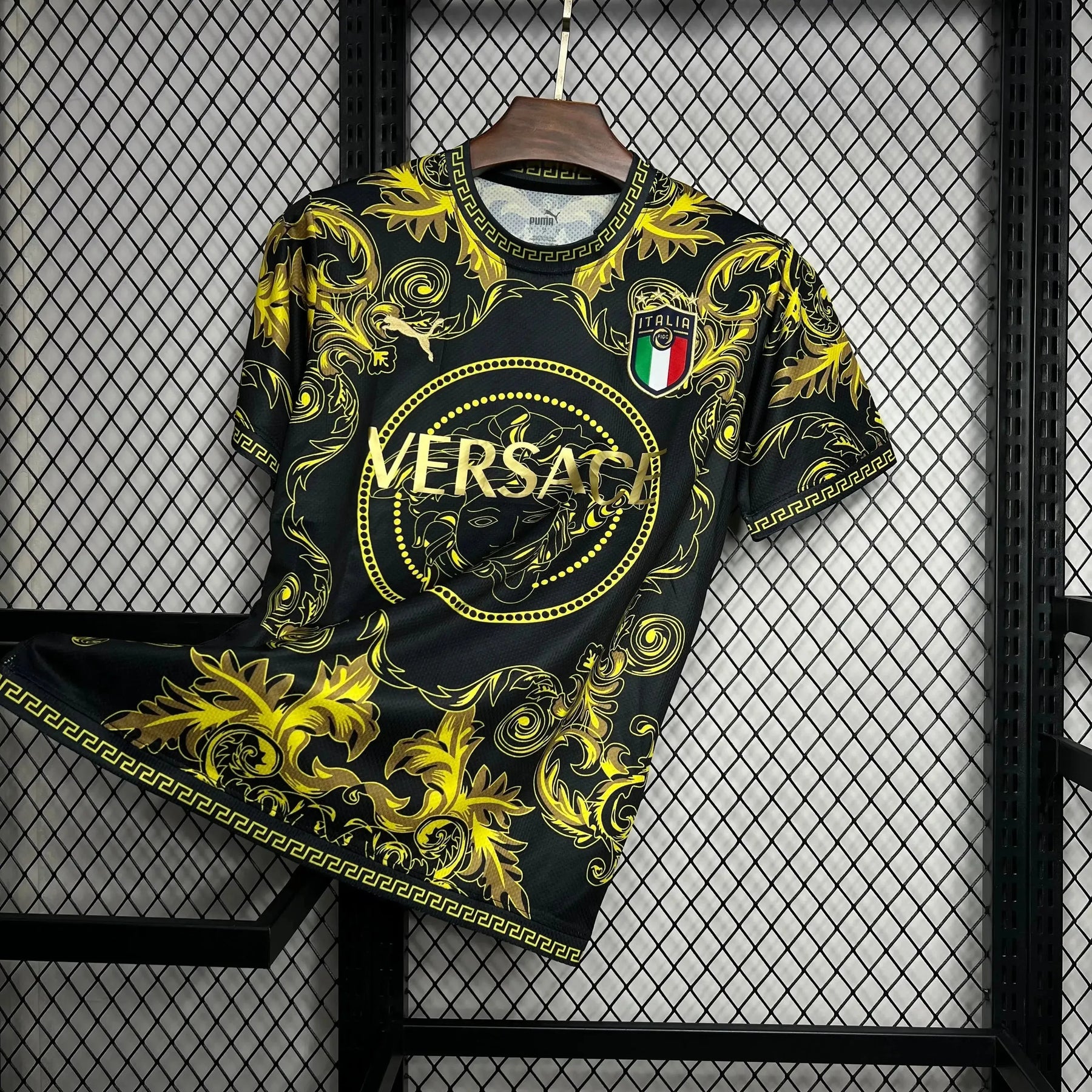 Camisa Itália x Versace 23/24- Torcedor Masculina Preta e Amarela - Netmantos