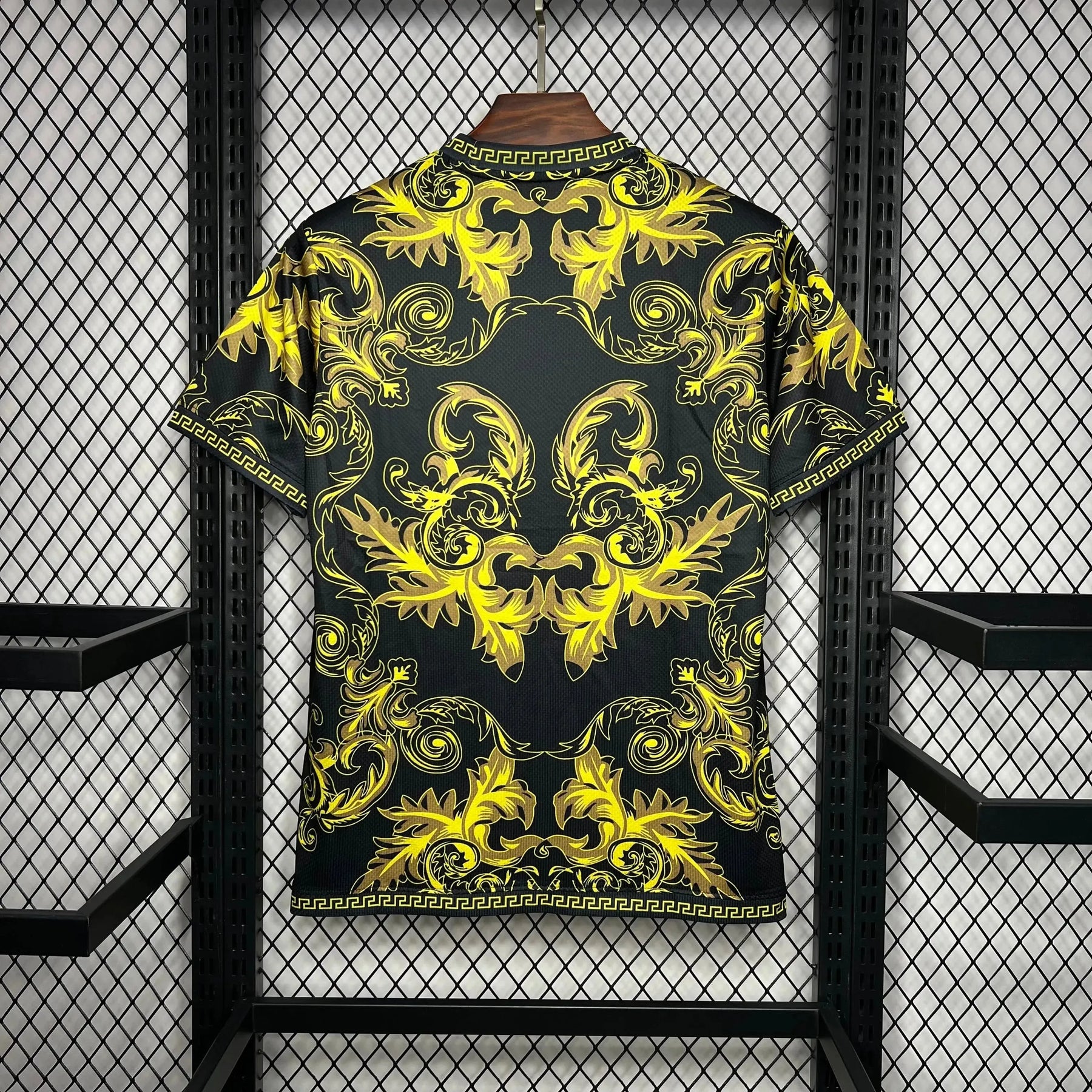 Camisa Itália x Versace 23/24- Torcedor Masculina Preta e Amarela - Netmantos