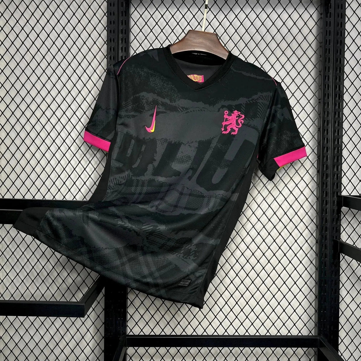 "Camisa Chelsea Third Away 24/25 - Torcedor Masculina Preta e Rosa - Netmantos"